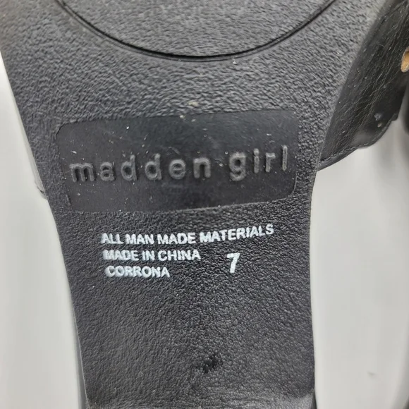 Madden Girl Black Corona Laser Cut Slides Size 7 Heels - Picture 10 of 11